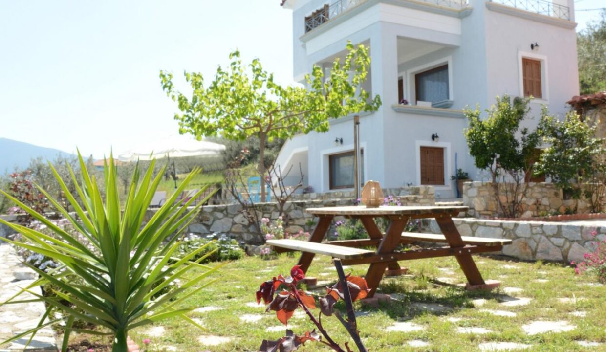 Accommodation1_Goddess_Hera_Apartment_Nies