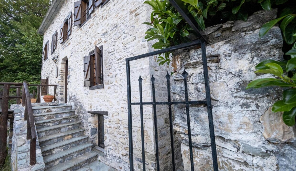 Accommodation1_Suite_ARCHONTIKON_Pelion_Archontiko_Michael_Vizitsa