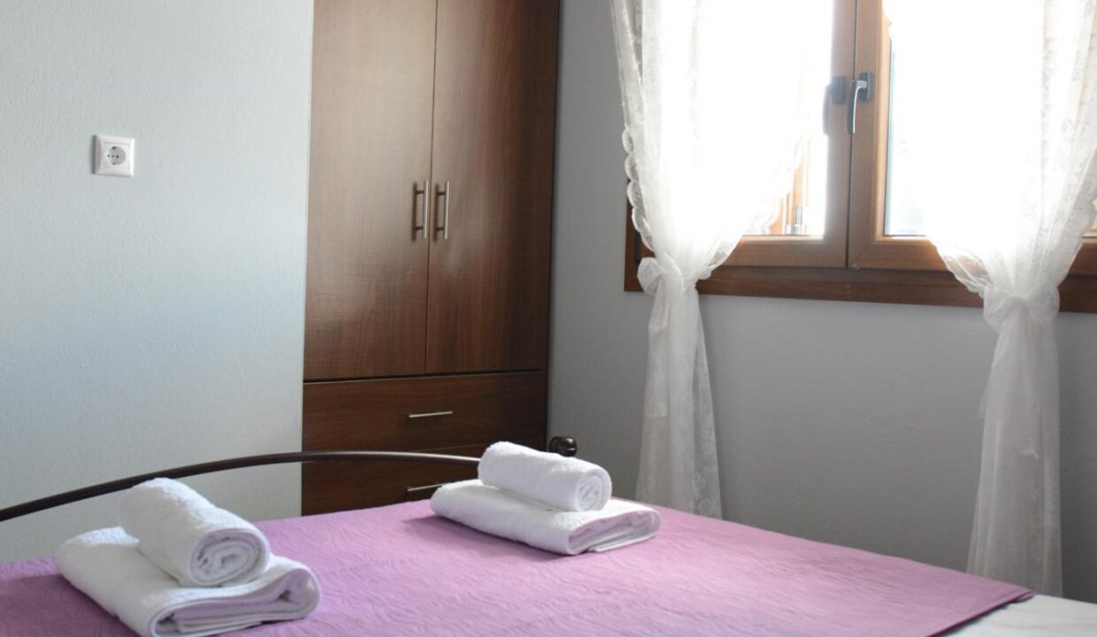 BedRoom_Goddess_Athena_Apartment_Nies