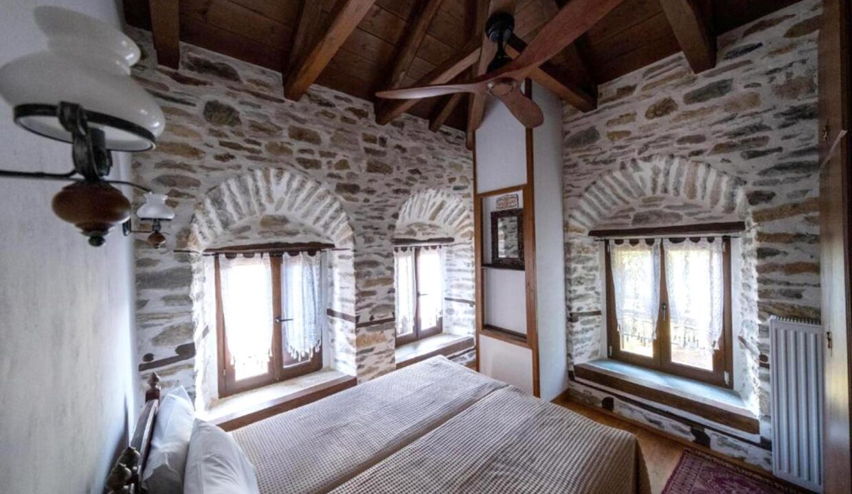 Bed_Room1_Suite_ARCHONTIKON_Pelion_Archontiko_Michael_Vizitsa