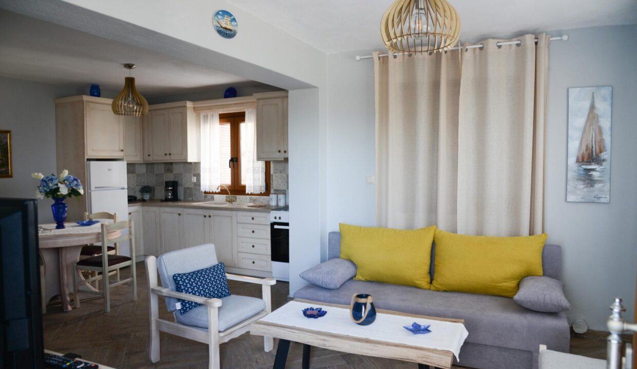 Living_Room1_Goddess_Athena_Apartment_Nies