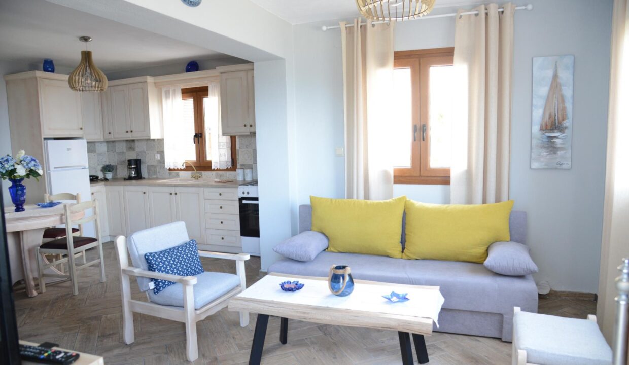 Living_Room_Goddess_Athena_Apartment_Nies