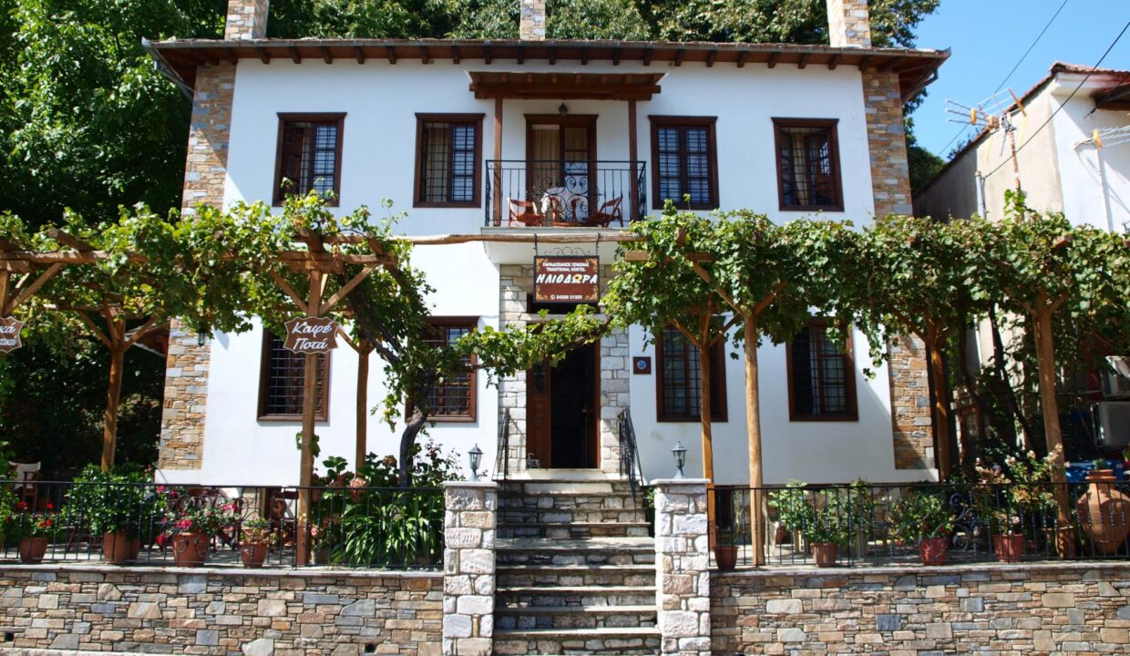 Accommodation_Heliodora_Deluxe_Triple_Room6_Kissos_Pelion