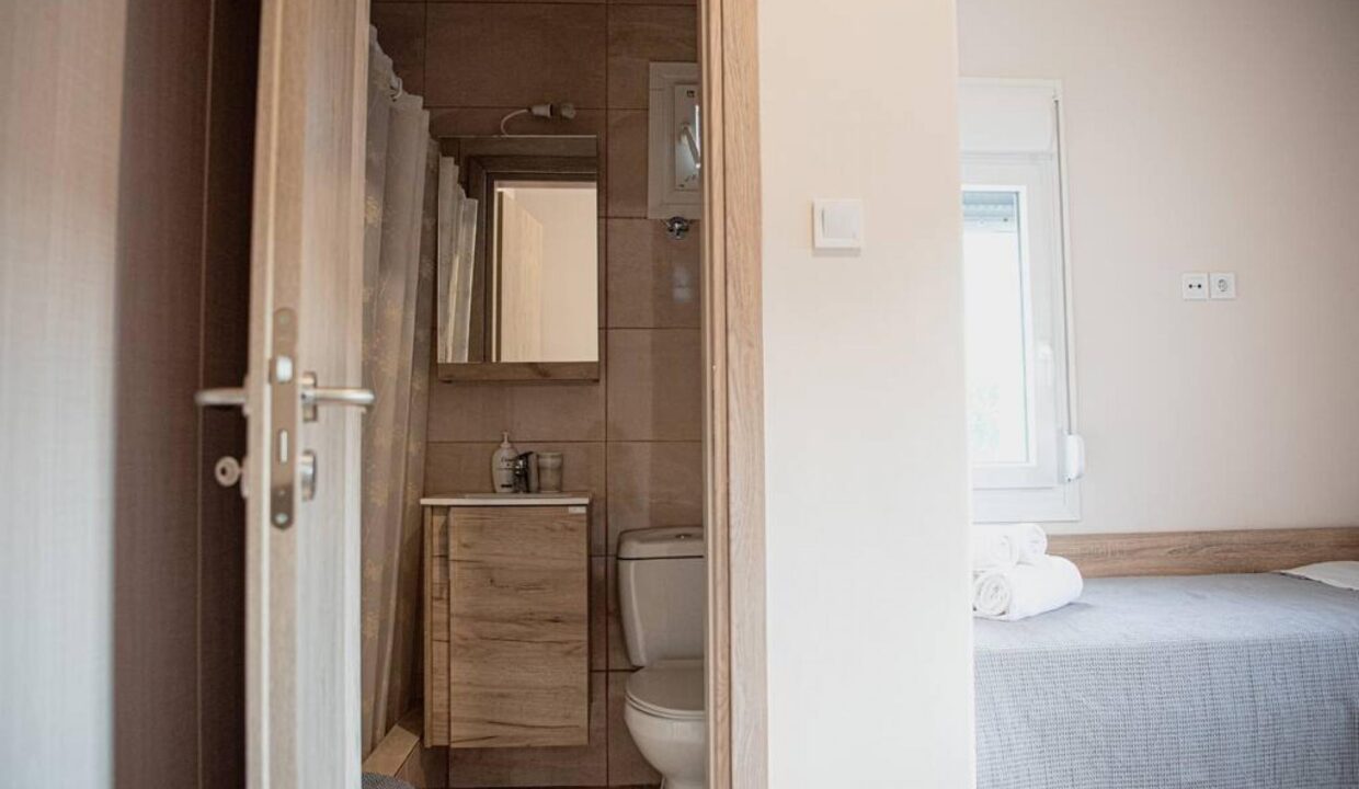 Bath_Room1_Bettys_Four_Seasons_Agria