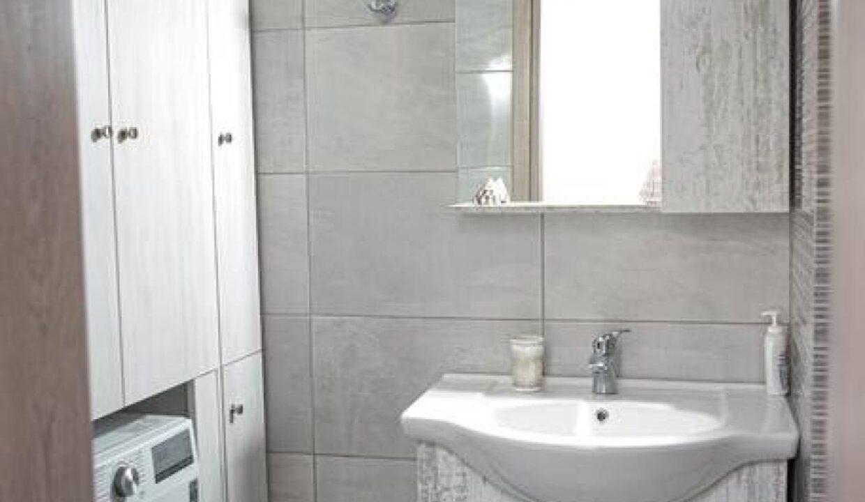 Bath_Room2_Bettys_Four_Seasons_Agria