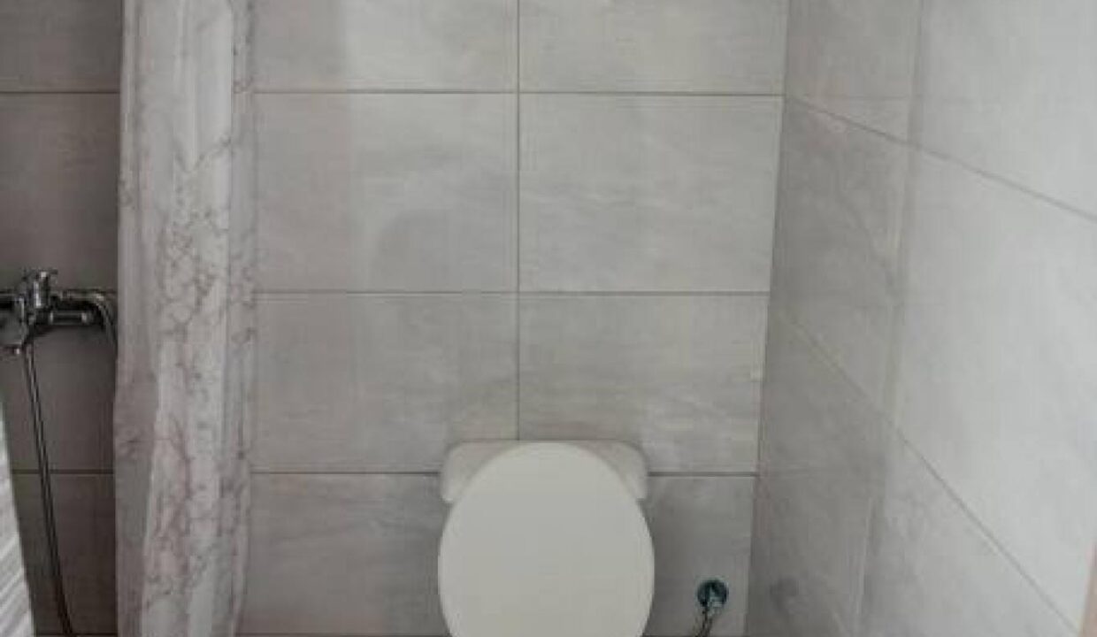 Bath_Room_Bettys_Four_Seasons_Agria