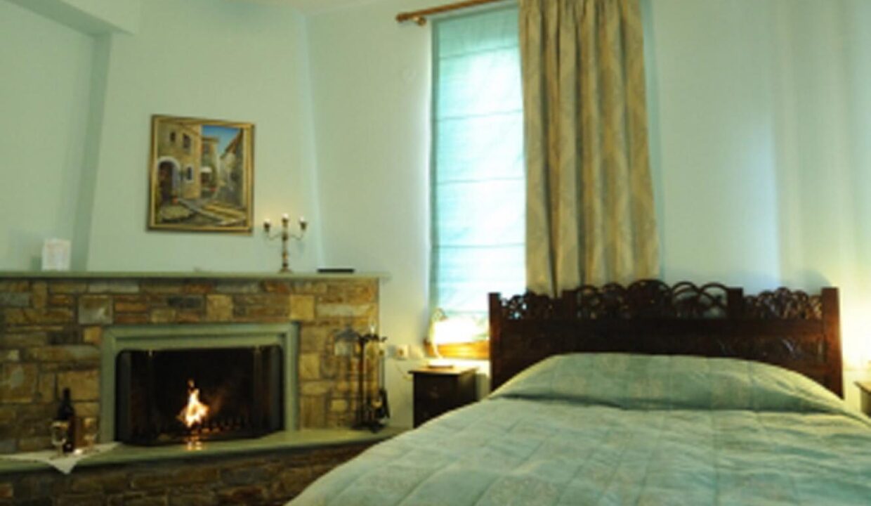 Bed_Room2_Archontiko_Polyzos_Irida