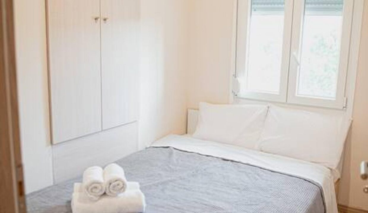 Bed_Room2_Bettys_Four_Seasons_Agria