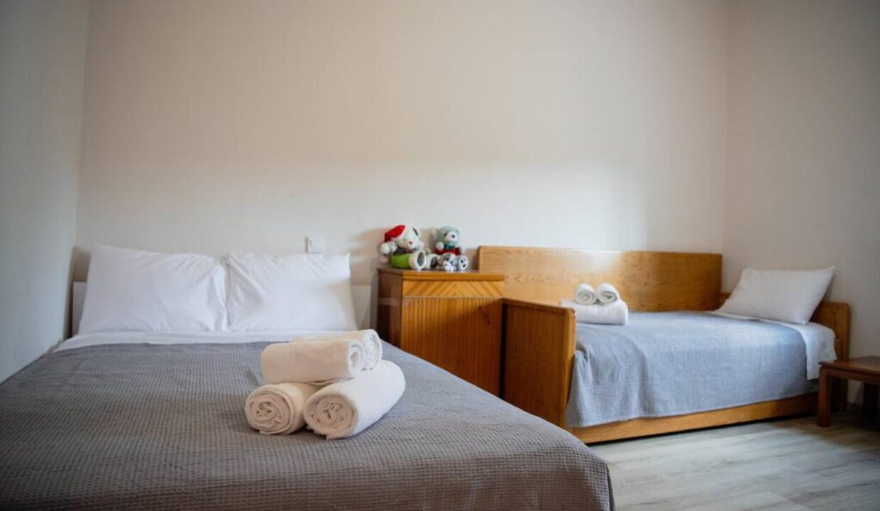 Bed_Room4_Bettys_Four_Seasons_Agria