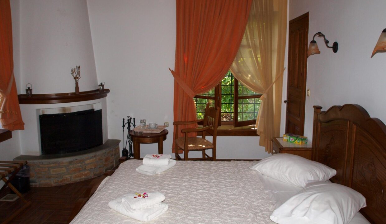 Bed_Room8_Heliodora_Luxury_Triple_Room4_Kissos_Pelion