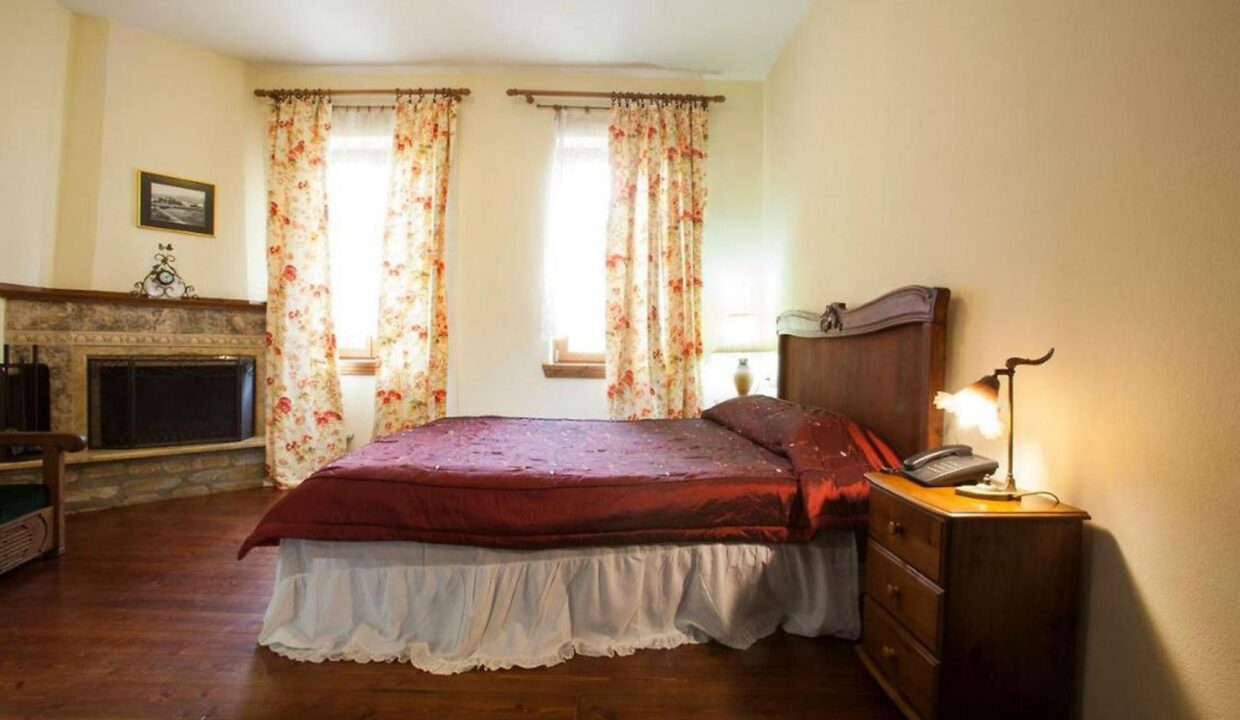 Bed_Room_Archontiko_Polyzos_Triantafyllo
