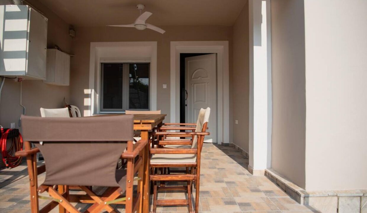 Courtyard_Bettys_Four_Seasons_Agria