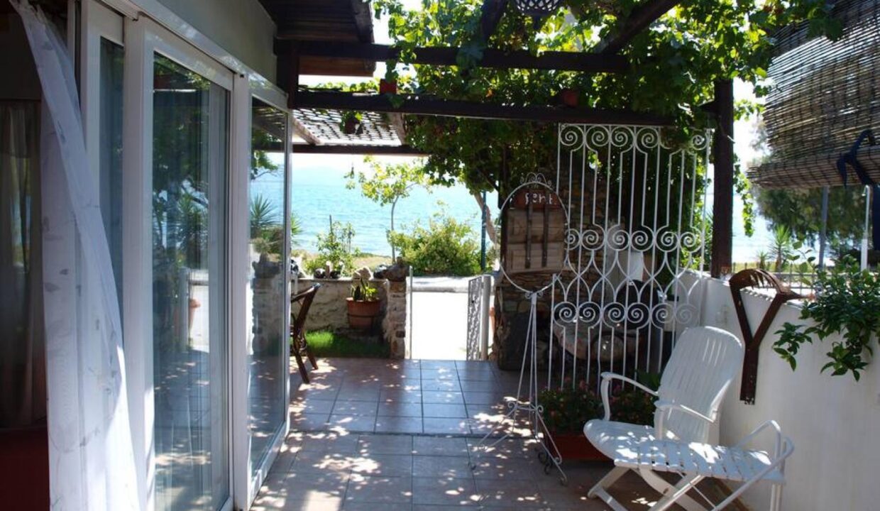 Garden_Alonaki_Seafront_Cottage_Anchialos