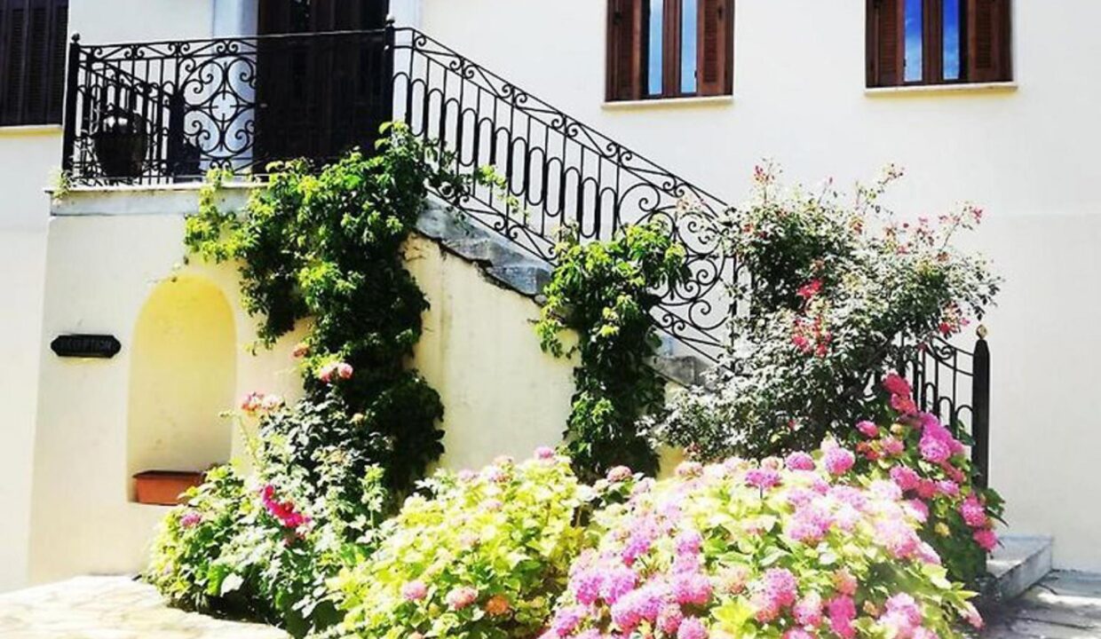 Garden_Archontiko_Polyzos_Triantafyllo