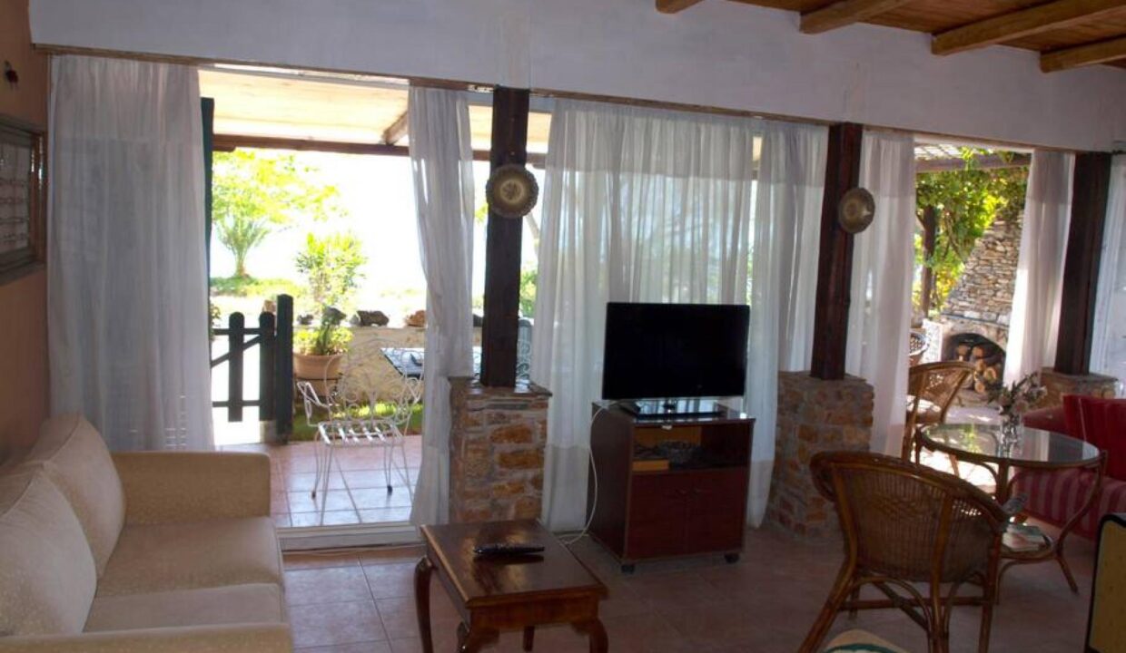 Living_Room1_Alonaki_Seafront_Cottage_Anchialos