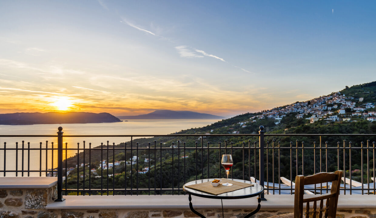 Rodon_Luxury_Villas_Aura_Skopelos_Glossa_Balcony1