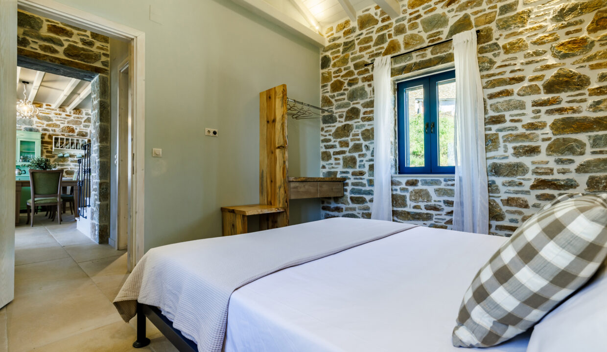 Rodon_Luxury_Villas_Aura_Skopelos_Glossa_Bedroom7
