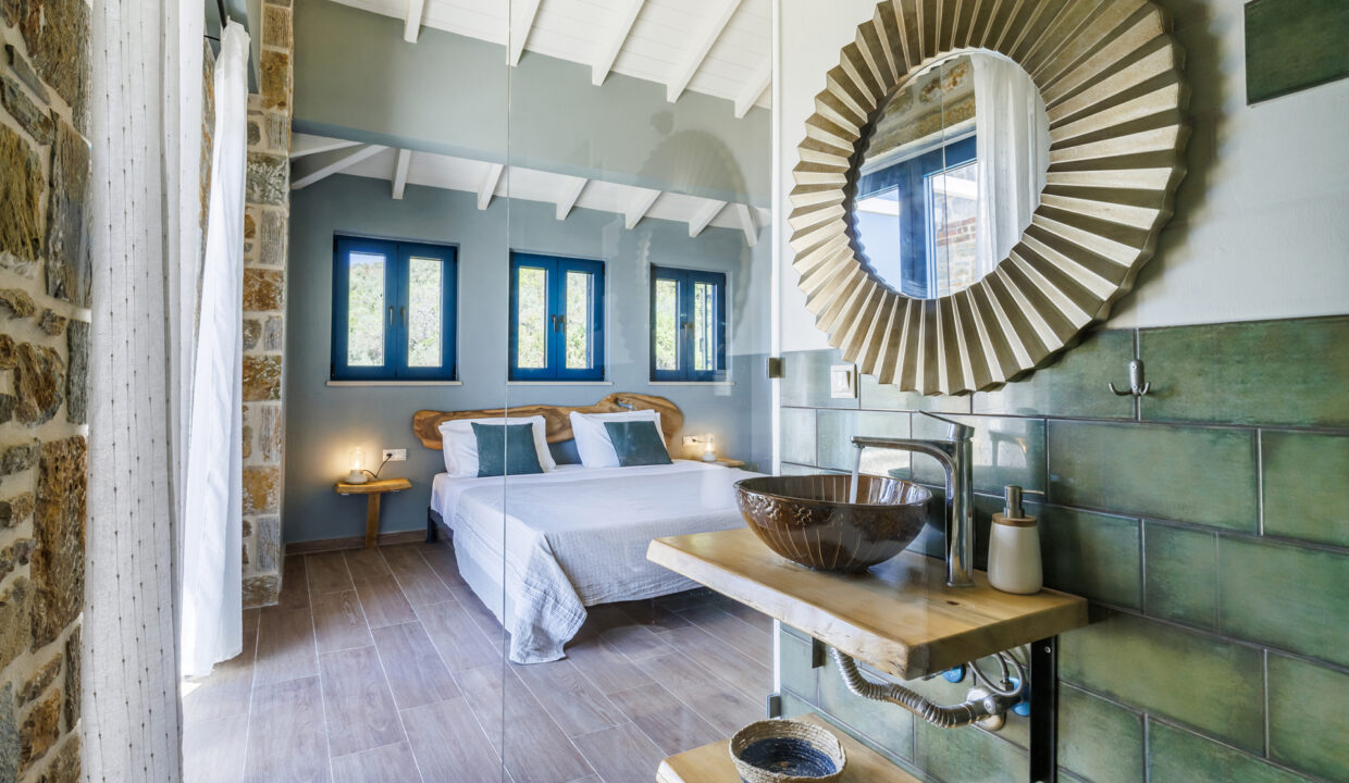 Rodon_Luxury_Villas_Aura_Skopelos_Glossa_Bedroom_Bathroom1