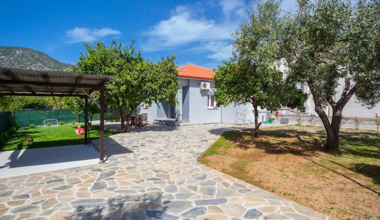 Street_Parking_Aethra_House_Agria