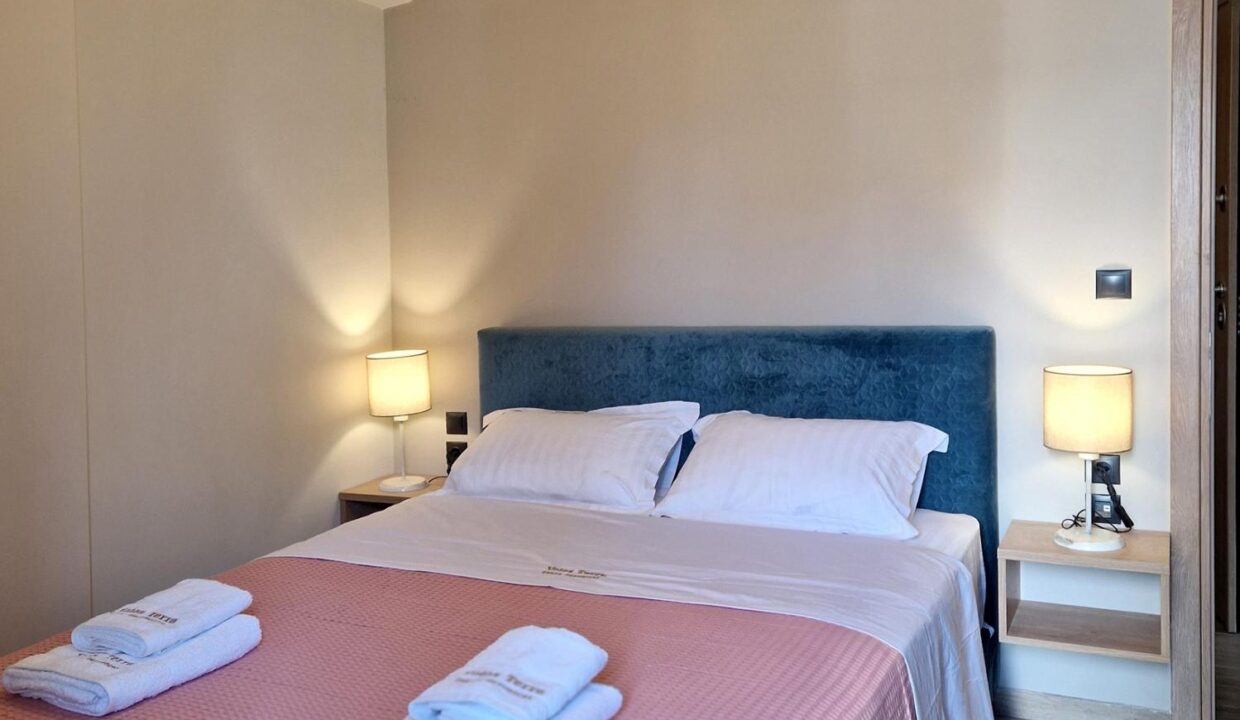 Volos_Terra_Deluxe_Bedroom
