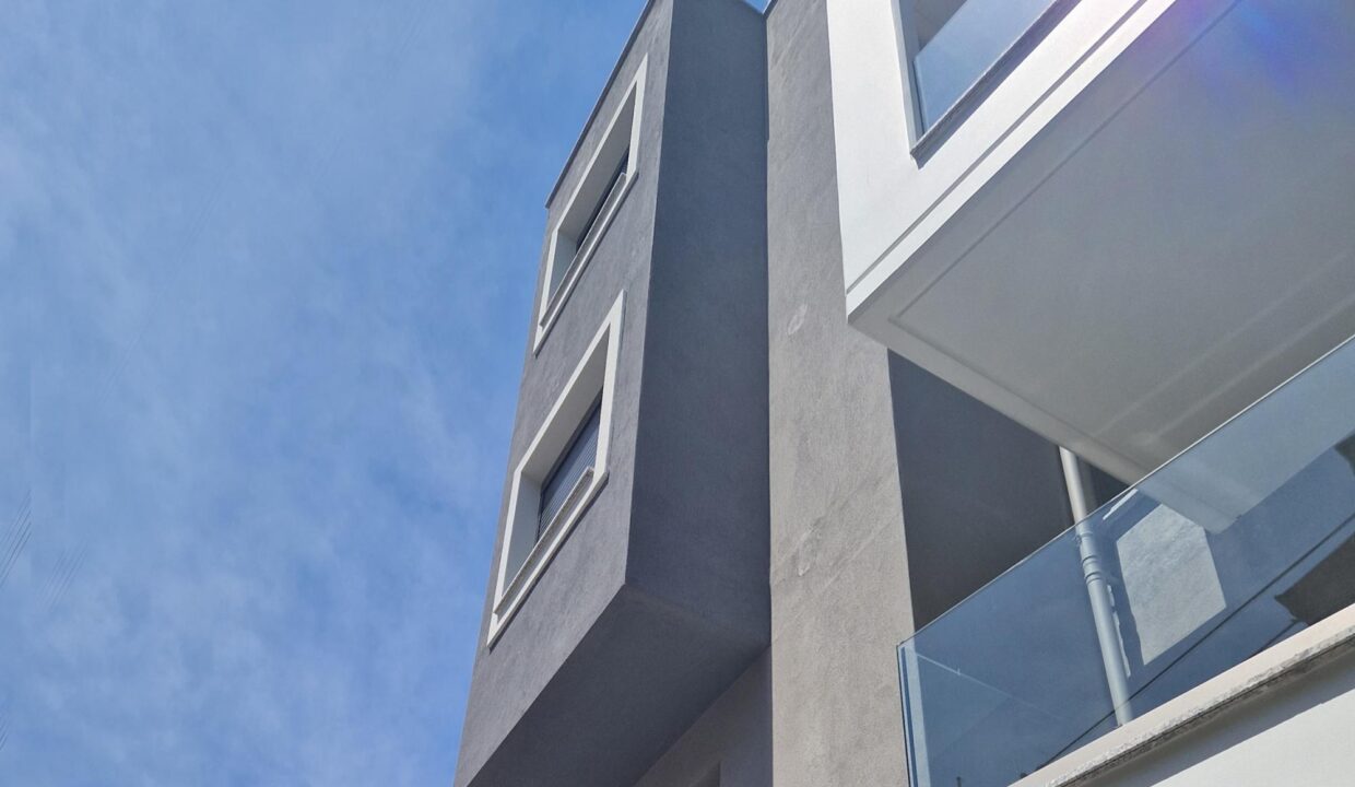 Volos_Terra_Deluxe_Building2