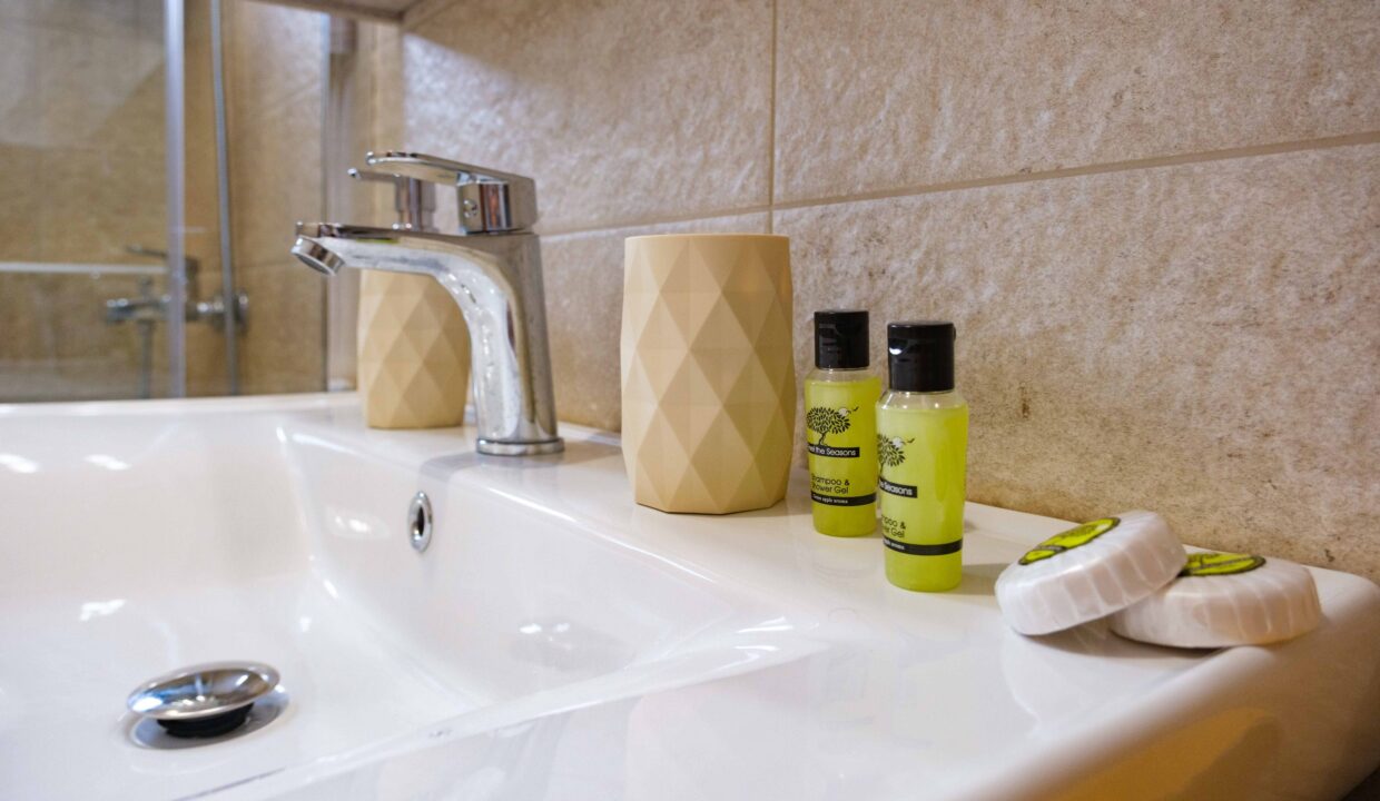 bathroom_1_Effies_Maisonette_Amaliapoli
