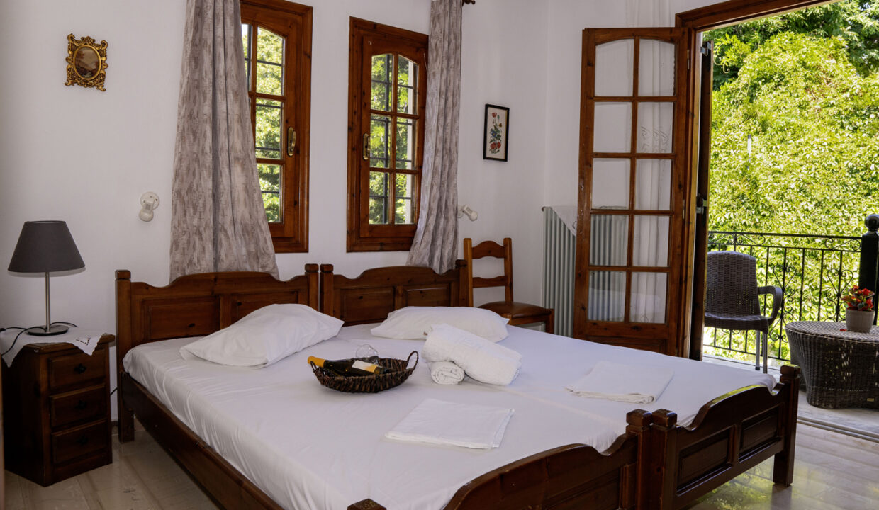 PARADEISOS_APART_111