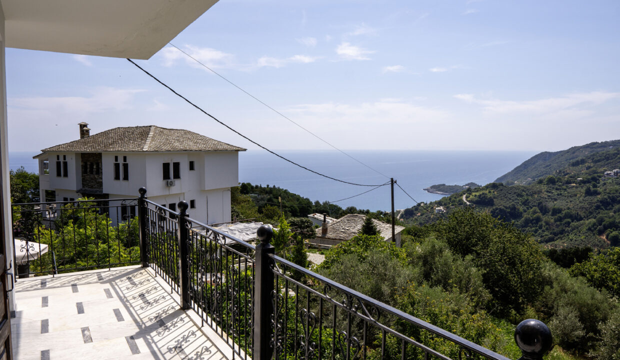 PARADEISOS_APART_12