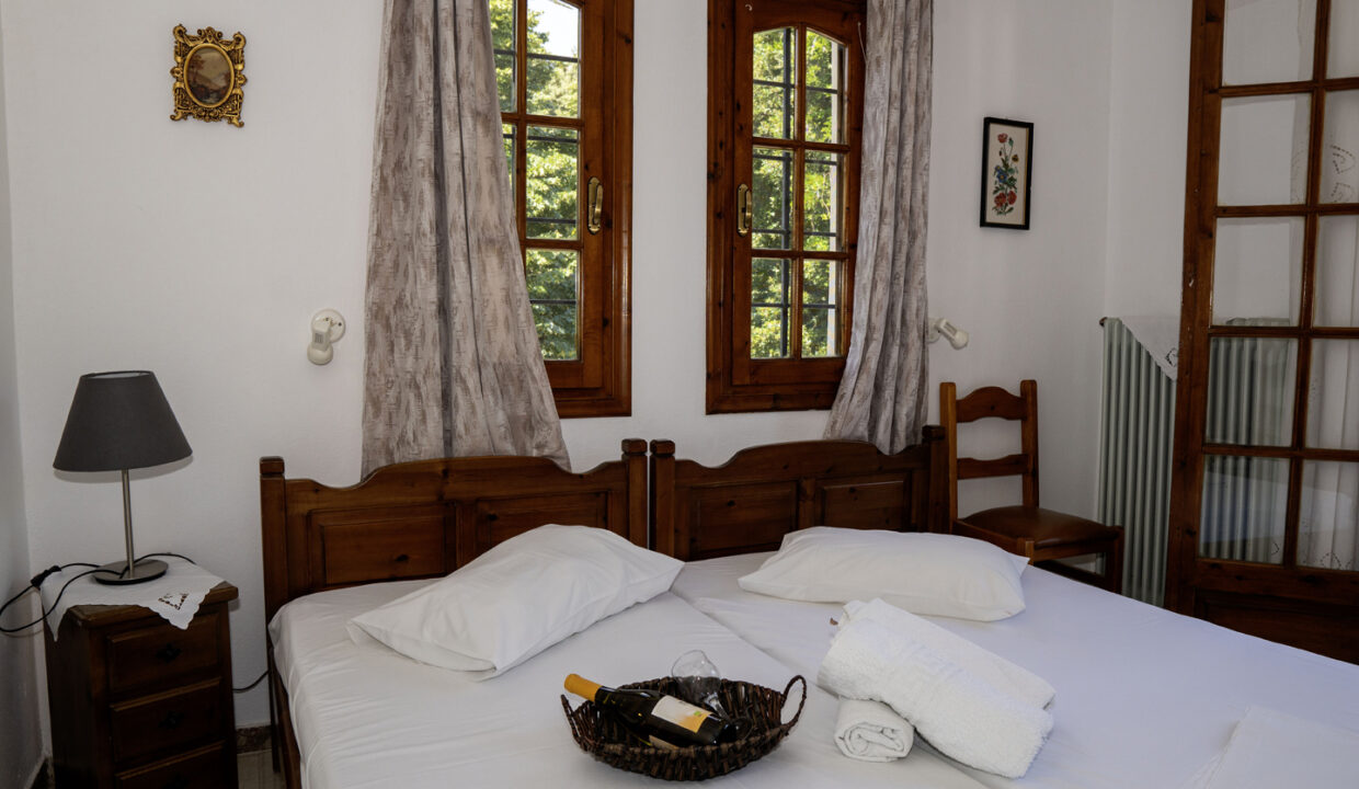 PARADEISOS_APART_122
