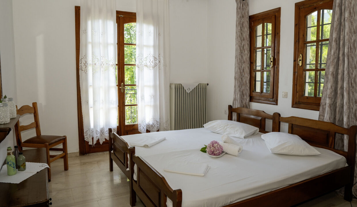 PARADEISOS_APART_18