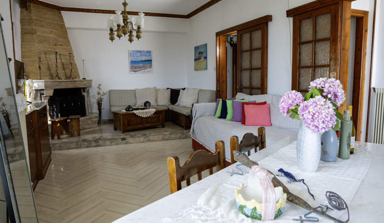 PARADEISOS_APART_4